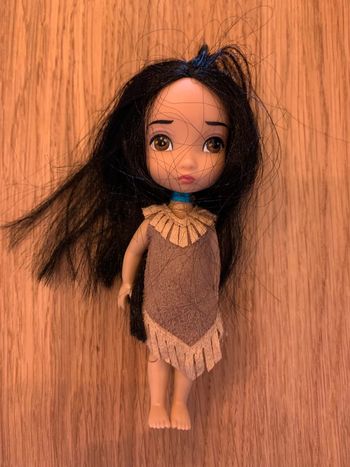 petite poupée Animator aventurière Pocahontas Disney dessin animé Pocahontas