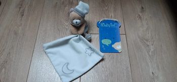 Doudou baby nat ourson blanc/gris en très bon état