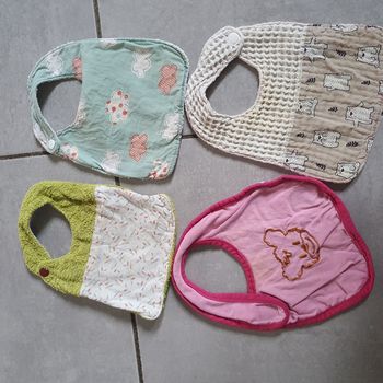 Lot de 4 bavoirs bébé fait maison
