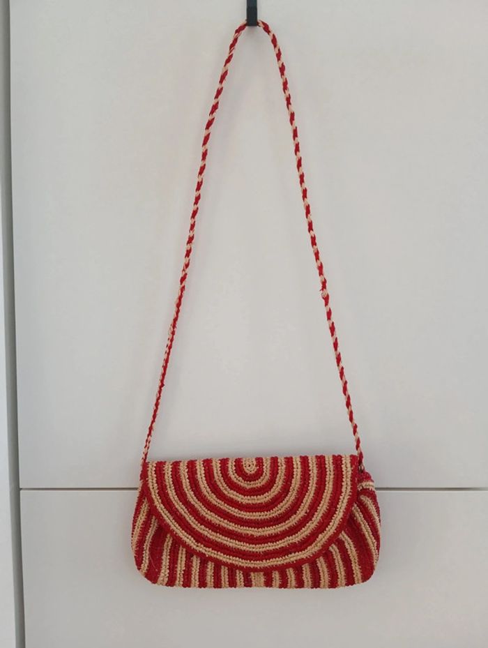 Sac à main / pochette tressé en raphia
