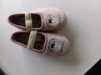 Chaussons pointure 23 mot d'enfant