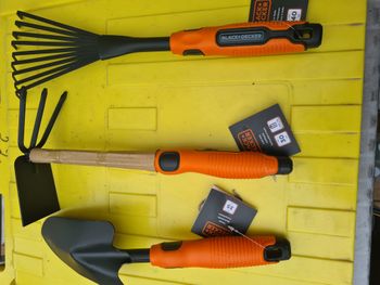 Outils à main de jardinage Black et Decker Neuf