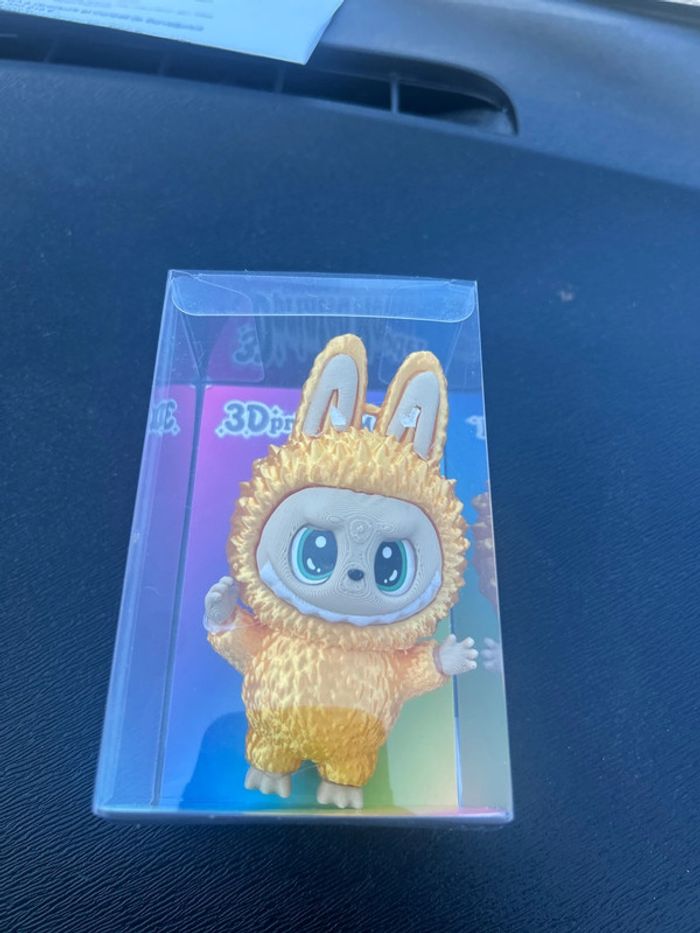 Figurine Labubu doré 3D printed model