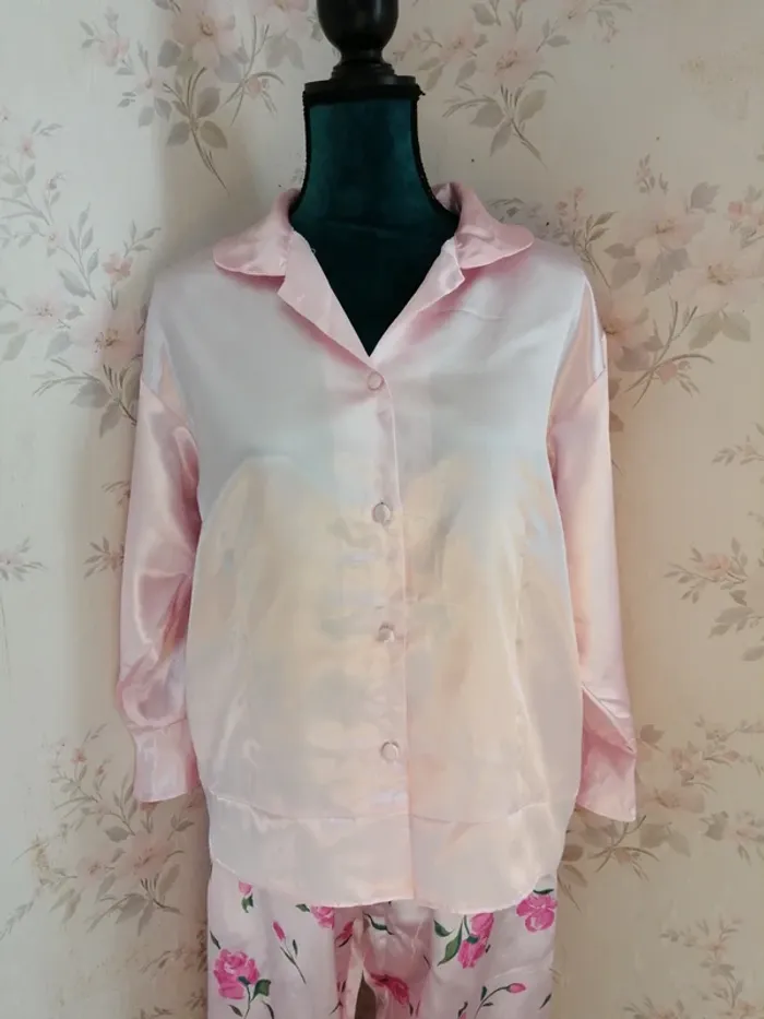 Ensemble de pyjama pantalon à motifs roses et chemise rose en satin / lbp magnet /(42-44) - photo numéro 2