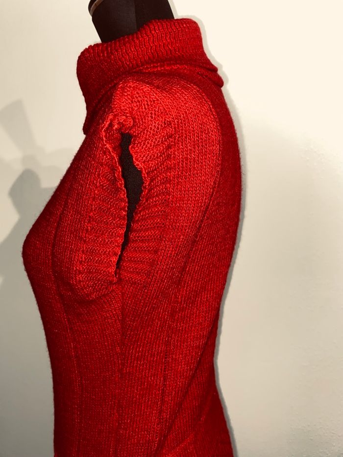 Pull sans manches rouges - photo numéro 4