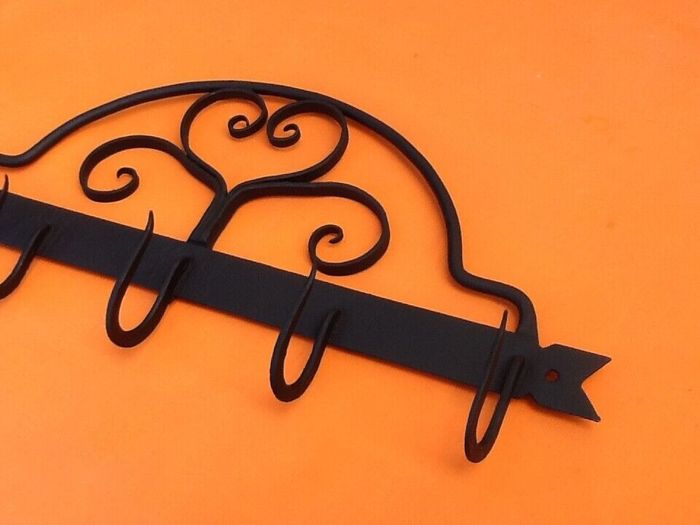 Support mural XIXème à Cochonnaille (XIXème) Fer forgé à décor motifs de volutes - photo numéro 6