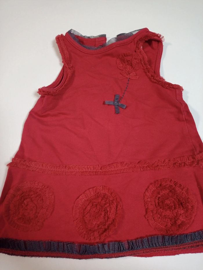 Robe orchestra rouge 9 mois tbe