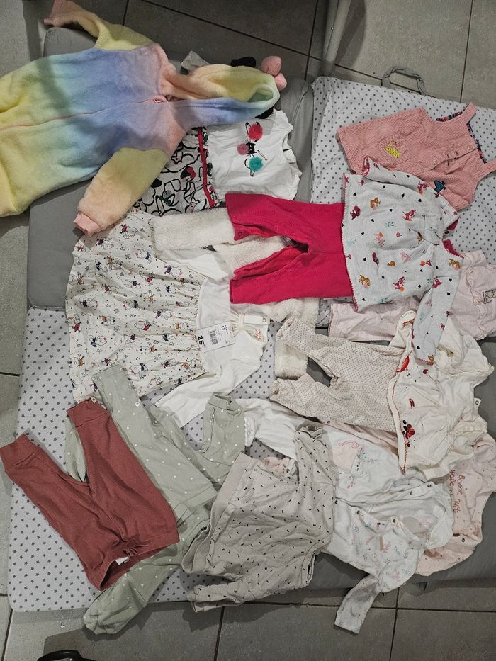 Lots vêtements 12 mois.