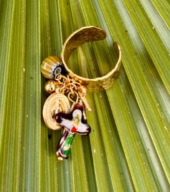 Bague habaha Paris large réglable médaille vierge croix porcelaine œuf perle pierre