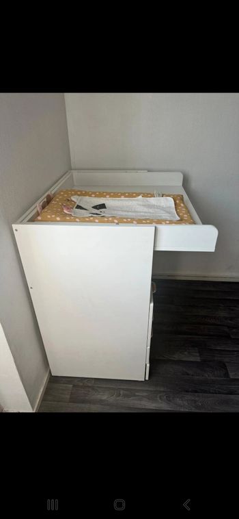 Lit , table à langer +matelas