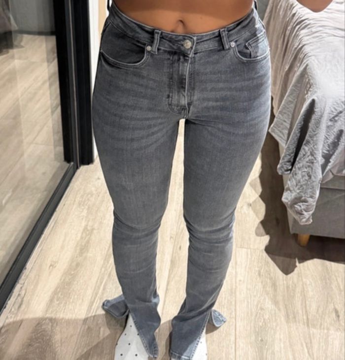 Jean gris à fente Zara taille 36 - photo numéro 1