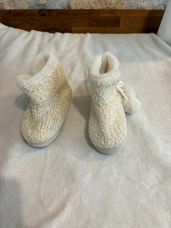 Chaussons fourrés bébé fille garçon Saxo Blues pointure 28 – tricot beige avec pompons - photo numéro 2