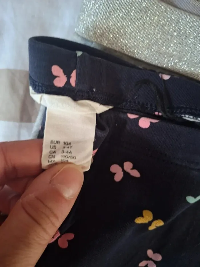 Lot 4 ans vêtements habits 2 ensembles pantalon pantacourt tee shirt - photo numéro 7