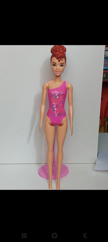 Poupée mattel barbie Color Reveal série été 7 rose gtl79
Poupée et ensemble compris
