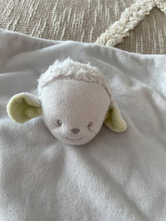 Peluche doudou plat 20cm brioche mouton brebis agneau blanc gris bon état - photo numéro 2