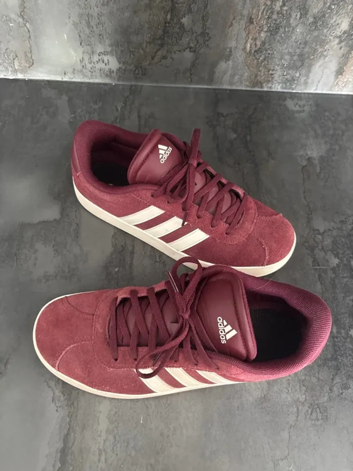 Basket adidas en daim en très bon état Taille 38 - photo numéro 2
