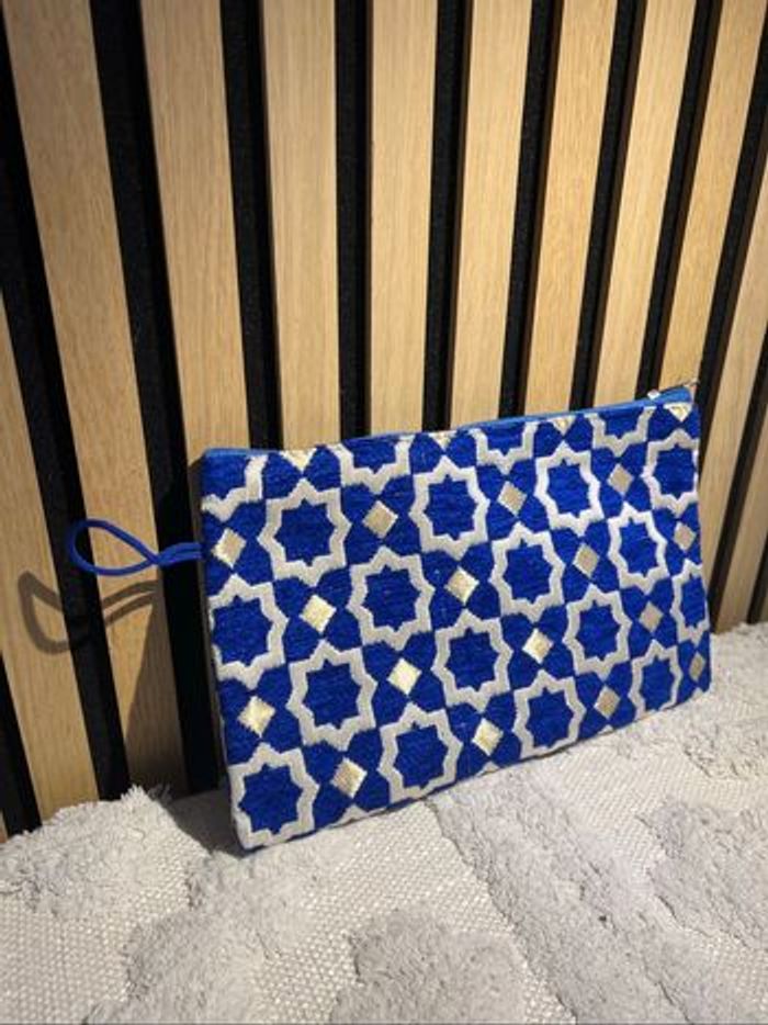 Pochette plate avec dragonne - photo numéro 2