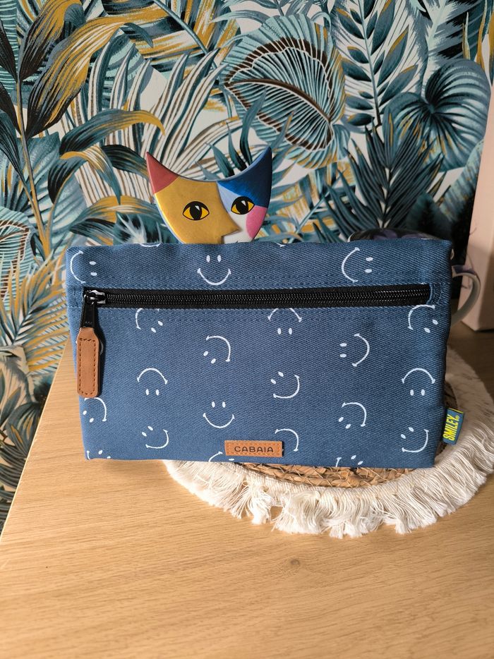 Pochette Cabaia 
édition limitée Smiley Tampere 
Neuve sans étiquette, jamais utilisée
