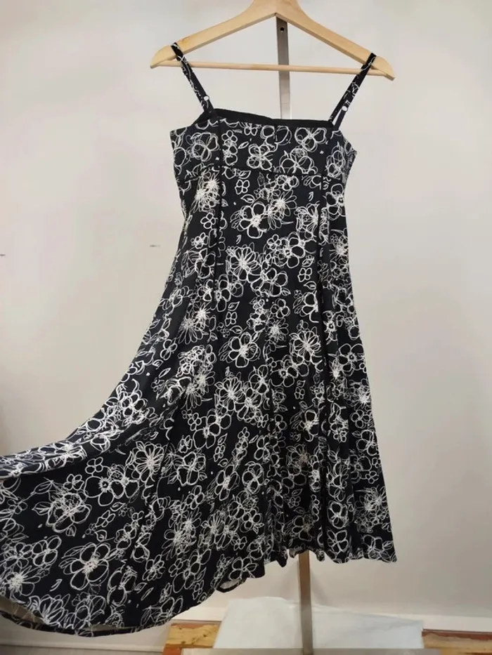 Robe longue noire à fleurs blanche Un Deux Trois bretelles - Taille 38 A614 - photo numéro 2
