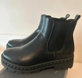 Bottines cloutées taille 37