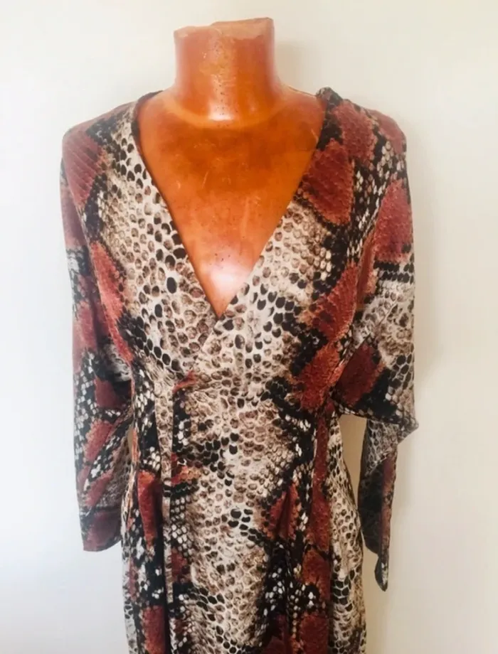 Élégante robe longue motifs python