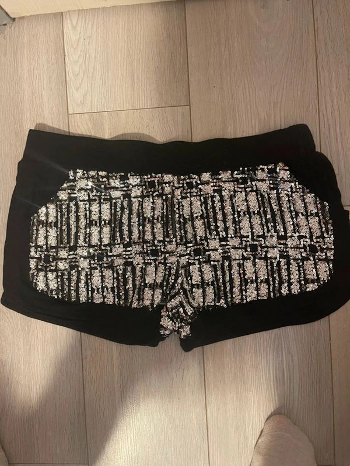 Short sequins