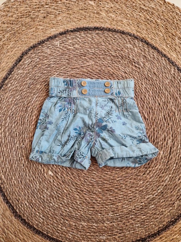 Joli short taille 9 mois