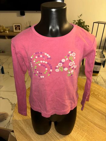 TEE shirt fille 6 ans en très bon état