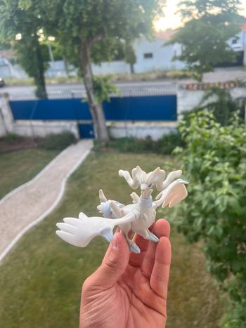 figurine reshiram officielle