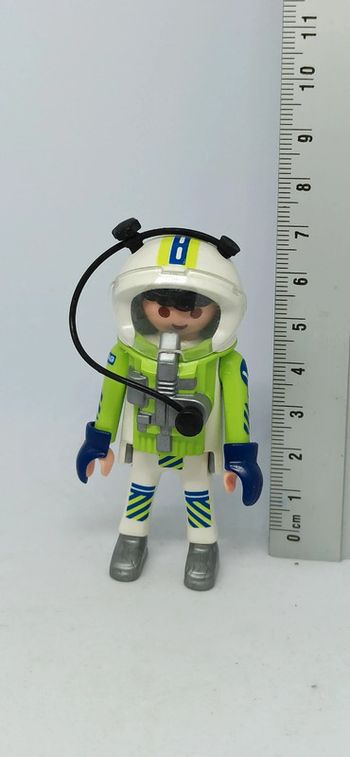 Homme astronaute cosmonaute avec haut vert et gants bleus playmobil