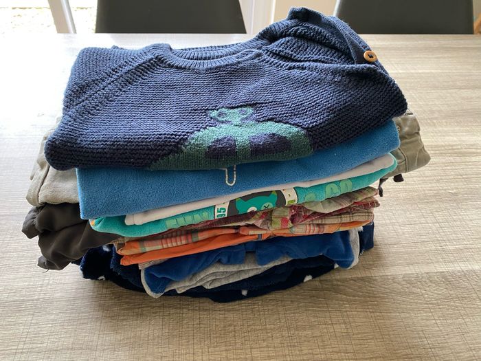 Lot de 17 vêtements 12 mois