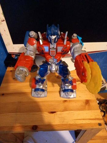 Figurine optimus