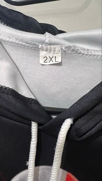 Sweat-shirt léger avec capuche en très bon état