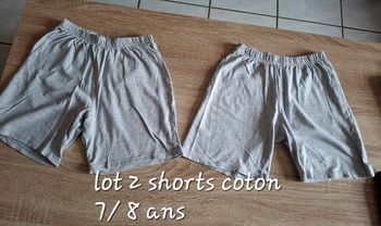 Lot 2 shorts 7/ 8 ans