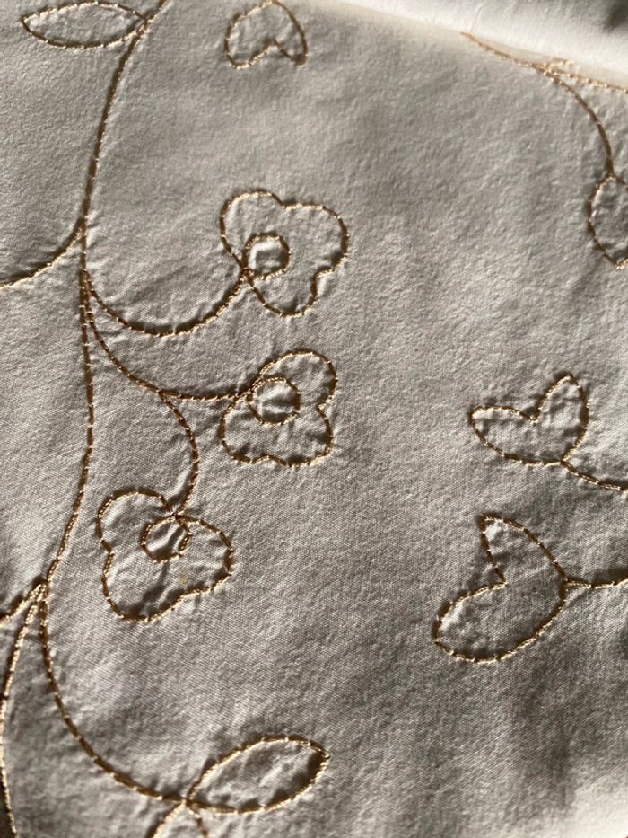 Parure blanche à broderies - photo numéro 2