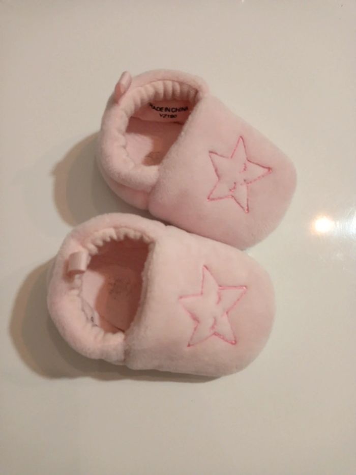 Une paire de chaussons rose étoile 🌟