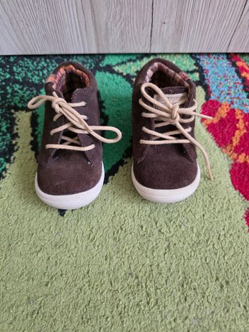 CHAUSSURES BÉBÉ GARÇON EN DAIM MARRON NEUF TAILLE  19 MARQUE CREEKS