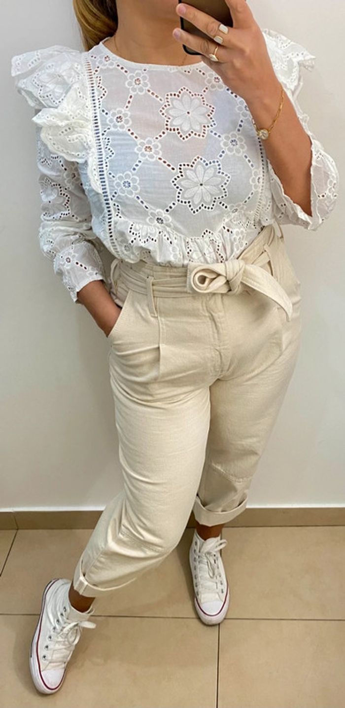Jolie Blouse Romantique Avec Broderie Anglaise Er Volant Taille S-M - photo numéro 5