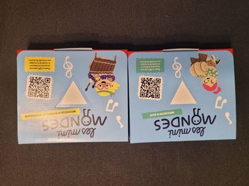 Lot deux mini jeux les mini mondes poster sticker mcdo