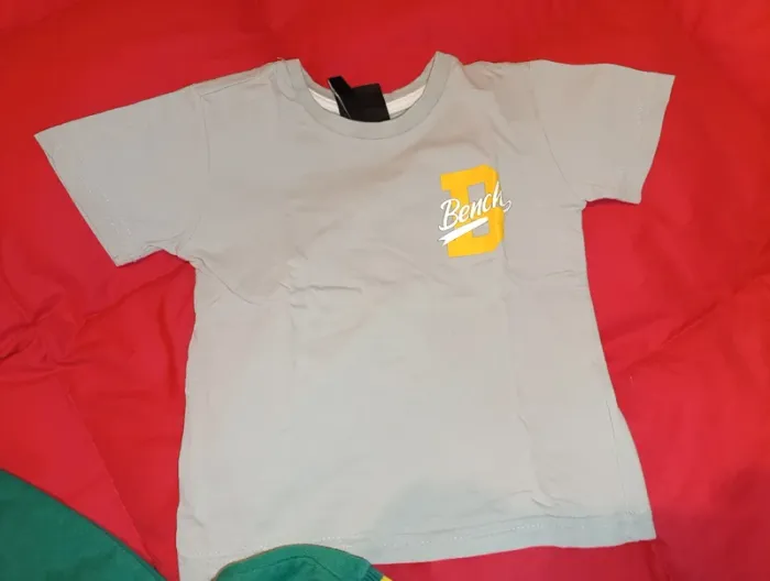 Ensemble jogging et tee shirt Bench. Taille 3 ans - photo numéro 7