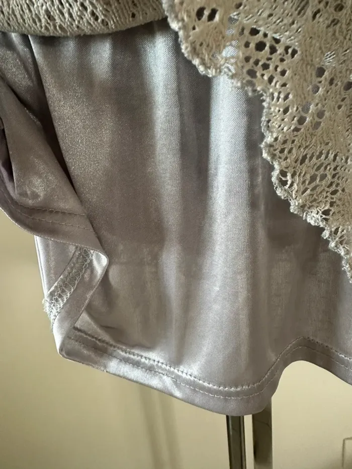 Robe grise dentelle - photo numéro 3
