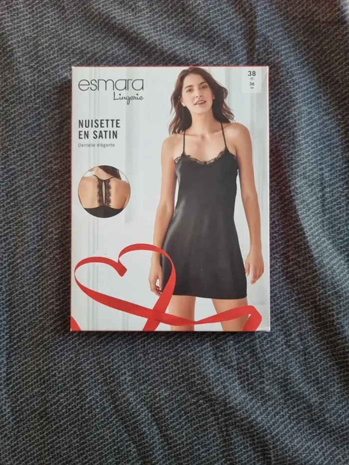Nuisette en satin
