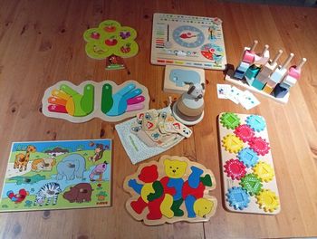 Lot de 8 jeux d'éveil en bois 