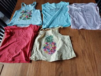 Lot de 5 tee-shirts/ débardeurs