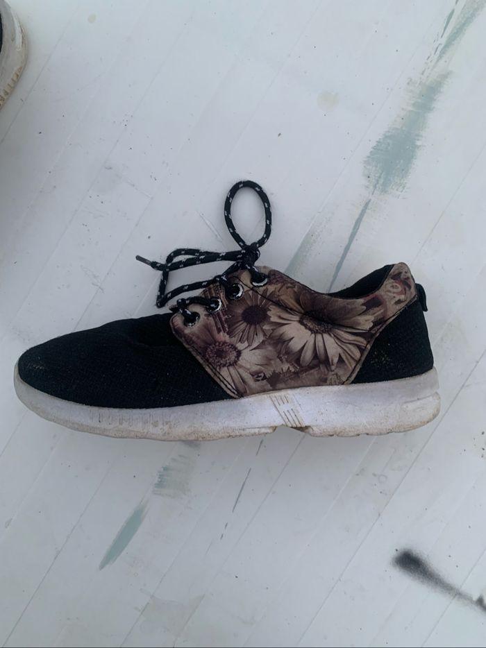 Paire de chaussures - photo numéro 3