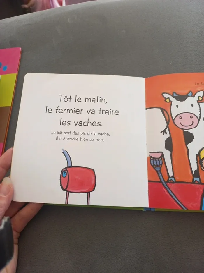 Livre enfant bébé les petits métiers à la ferme - photo numéro 2