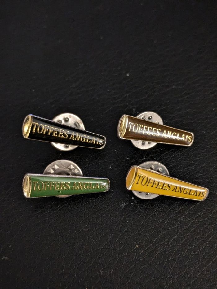 Lot de 4 pin's Toffees Anglais Différents