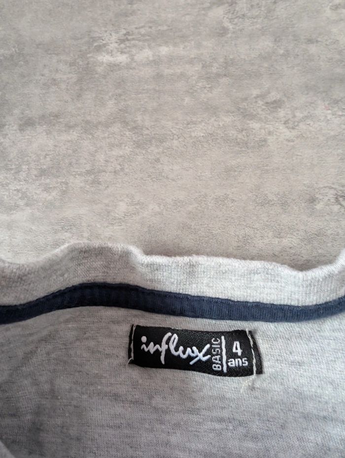 T-shirt uni gris 4 ans comme NEUF - photo numéro 2