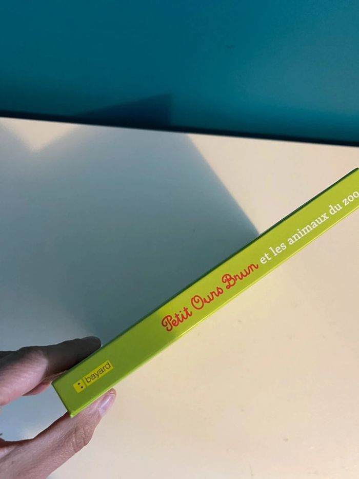 Livre à toucher petit ours brun et les animaux du zoo - photo numéro 2