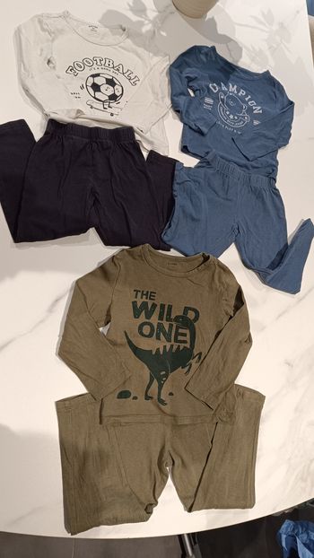 Lot 3 pyjamas 